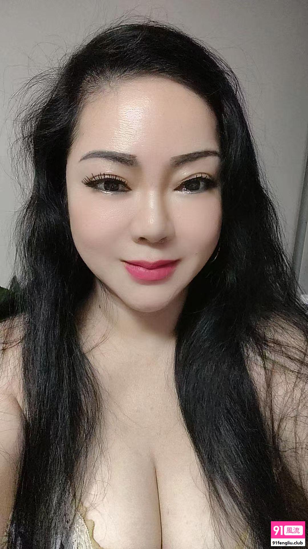 出击熟女红姐，差点爽死了